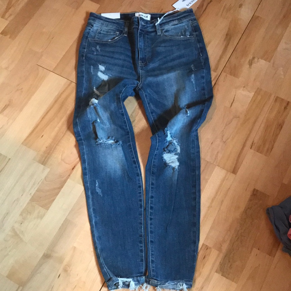 Distressed skinny jeans